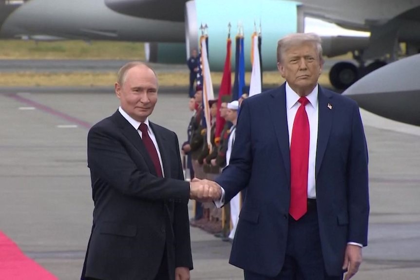 ‘What’s being whispered’: Ex-Trump ‘operative’ spills about big move coming within 30 days