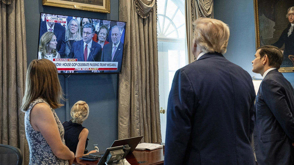Fox News is selling Trump the fantasy that he could defeat Iran in “two weeks”
