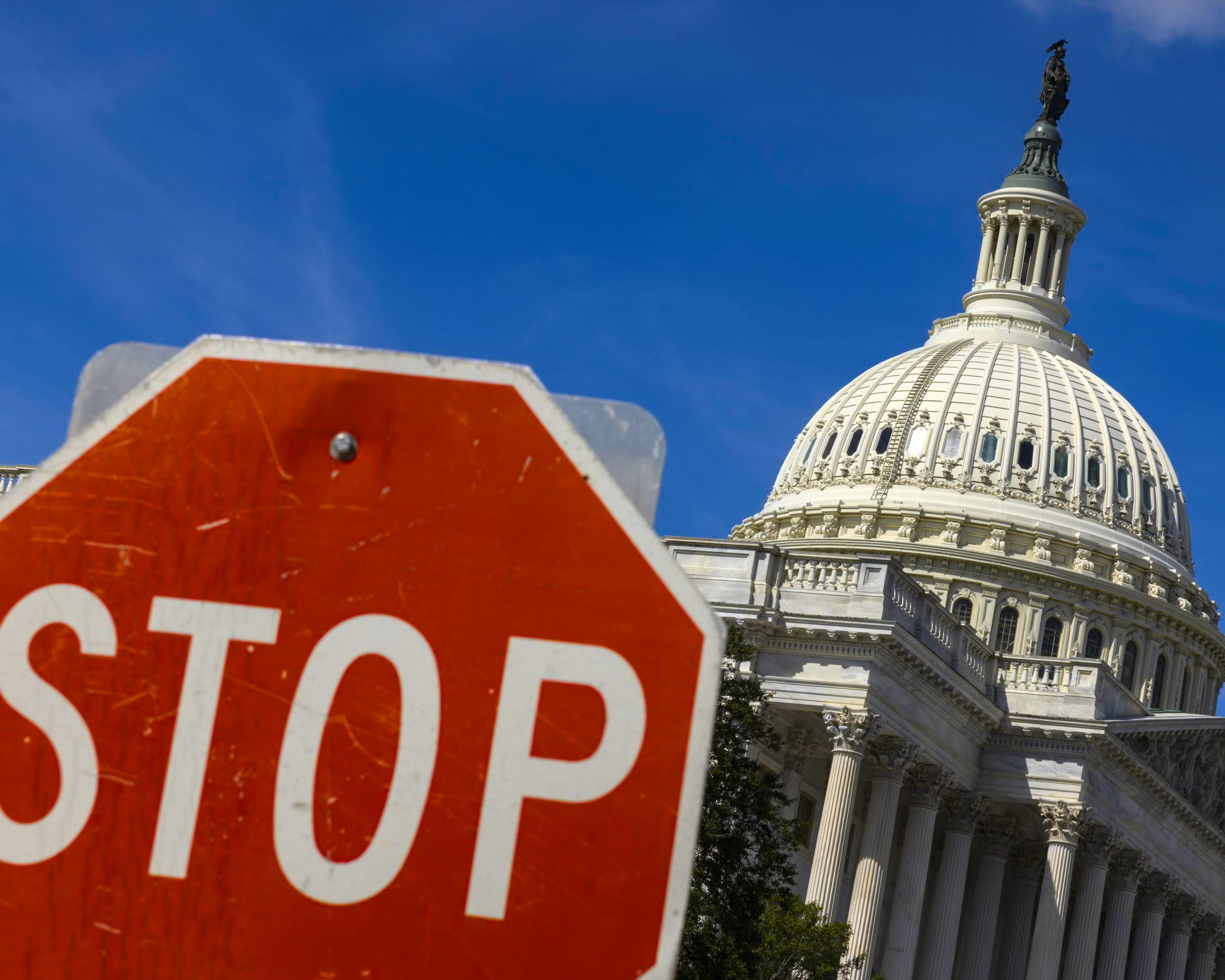 White House halts $2.1bn of Chicago transport funding; Senate to hold vote as shutdown enters third day