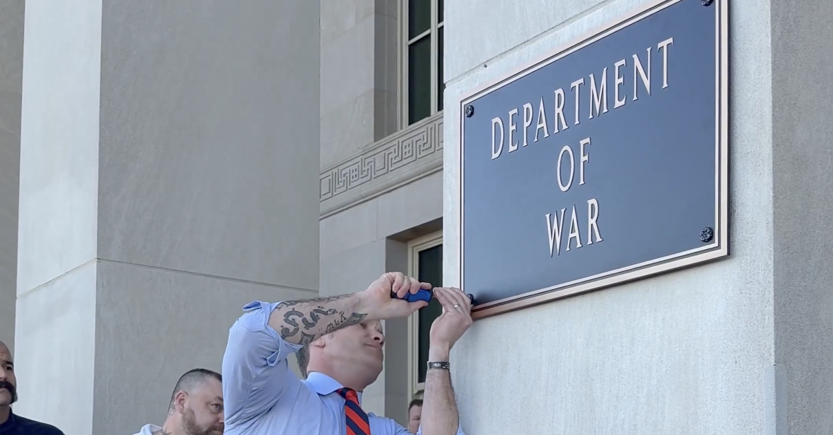 Pete Hegseth’s Sign-Screwing Moment Mocked As The Perfect Metaphor