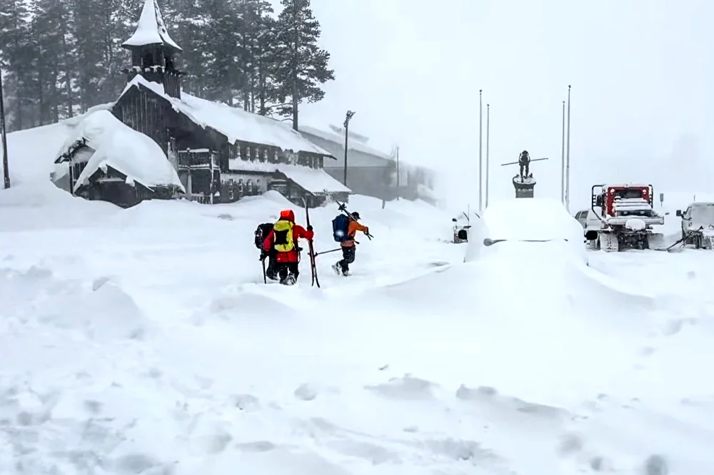 10 skiers missing, 6 stranded after avalanche in California