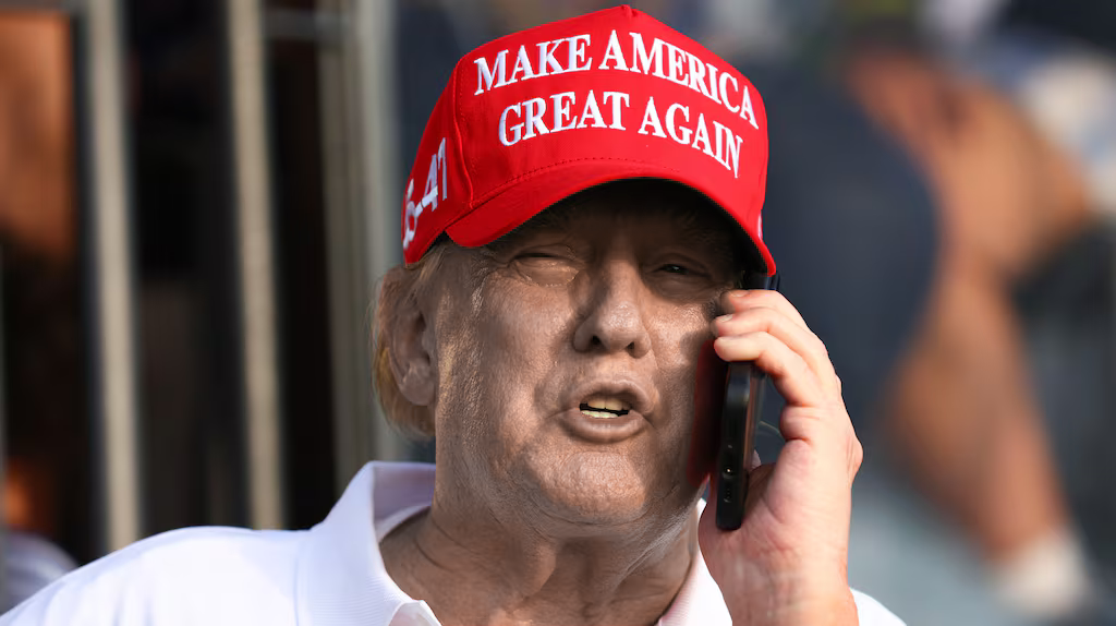 Trump’s ‘Golden’ Phone Hit With Savage Reviews